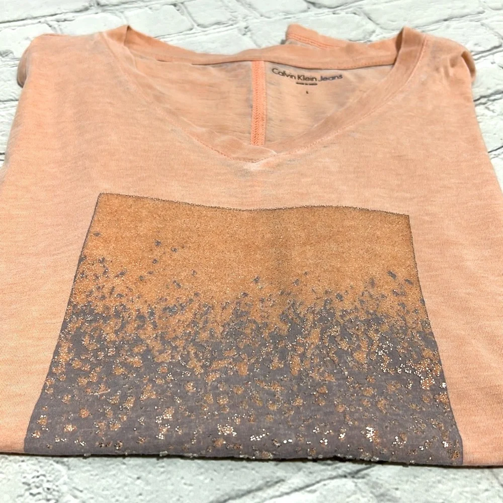 🆕 Calvin Klein Jeans Salmon Blush T-Shirt - Women’s Size Large